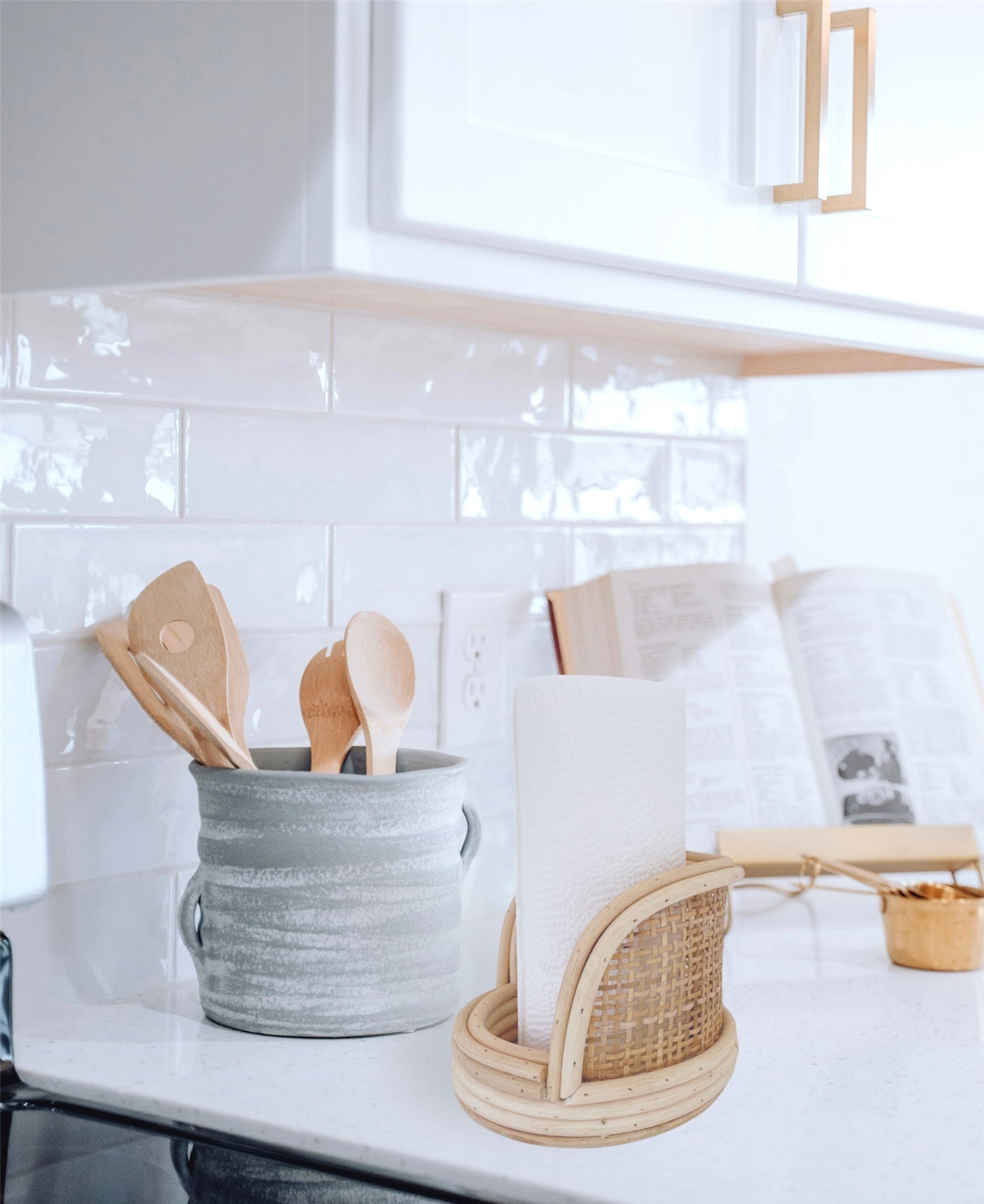 rattan tissue holder