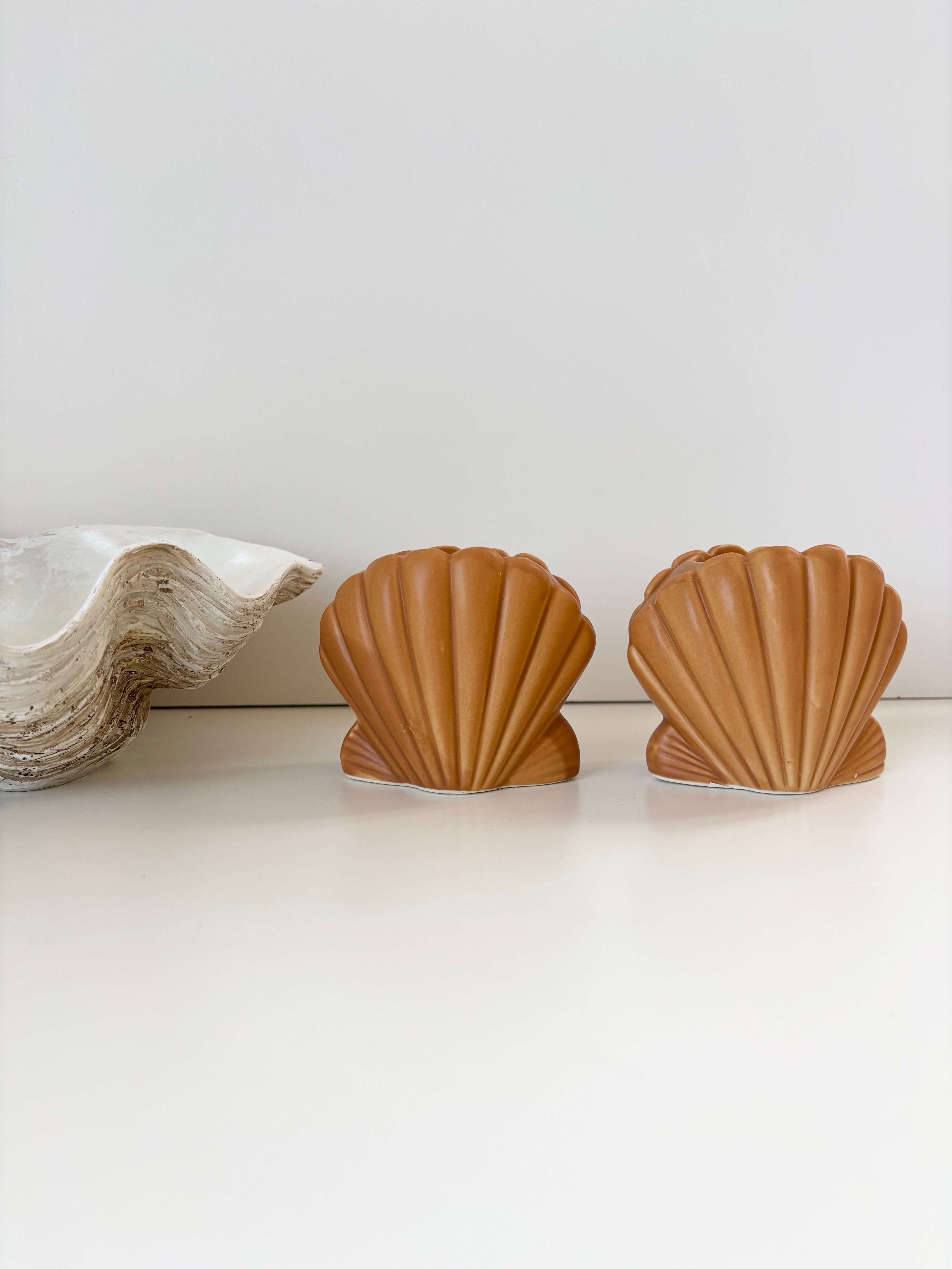 shell med tuscan candleholder