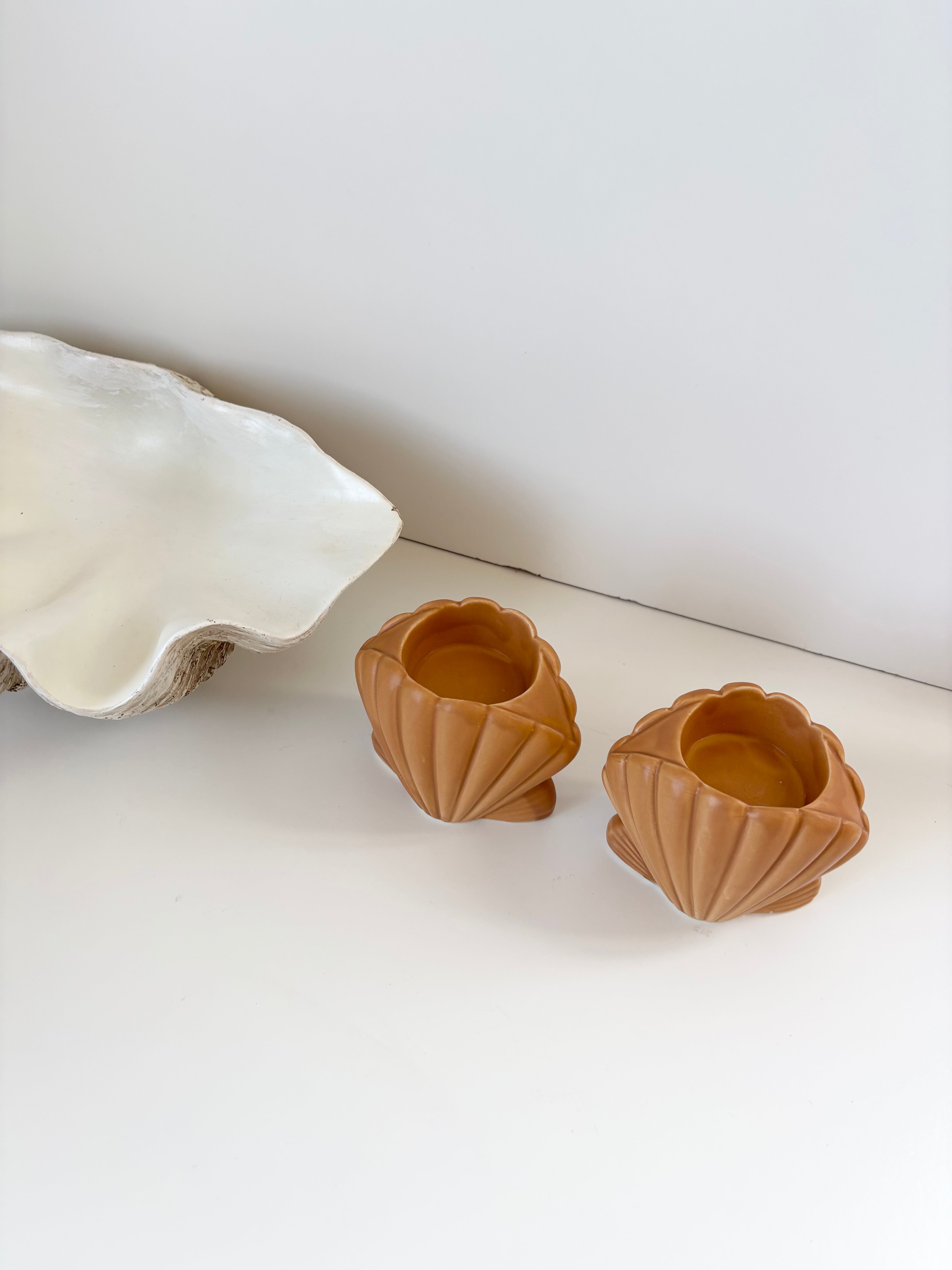 shell med tuscan candleholder