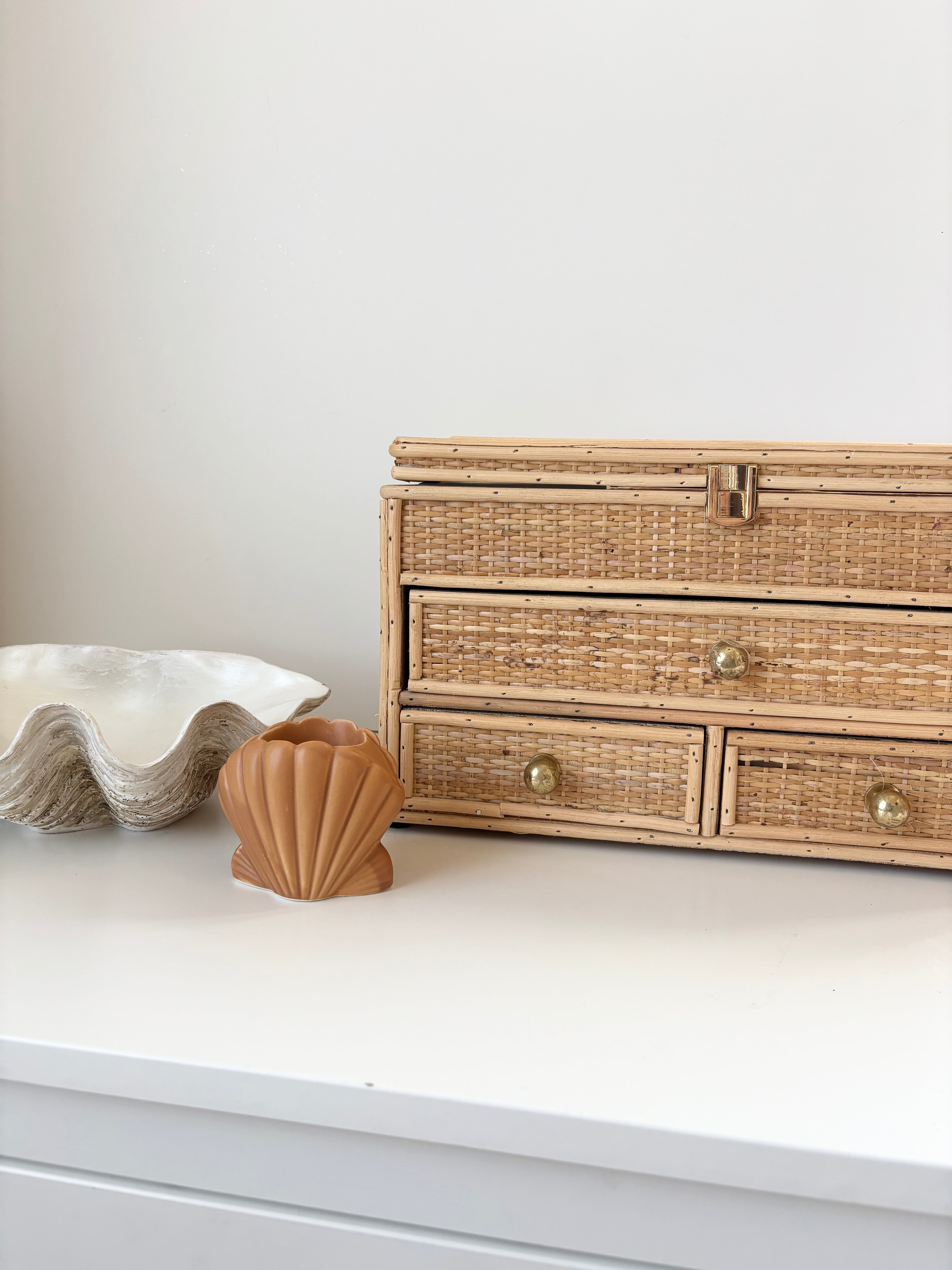 shell med tuscan candleholder