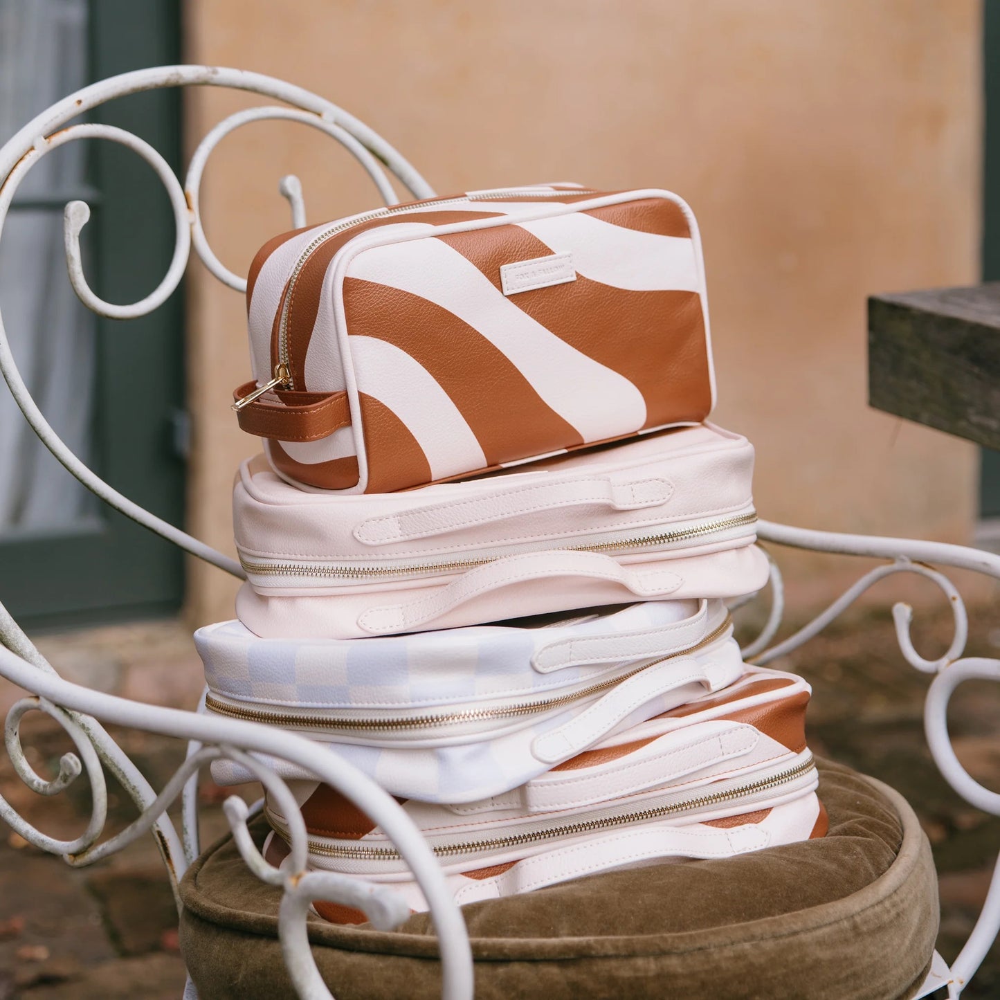 rust swirl wash bag