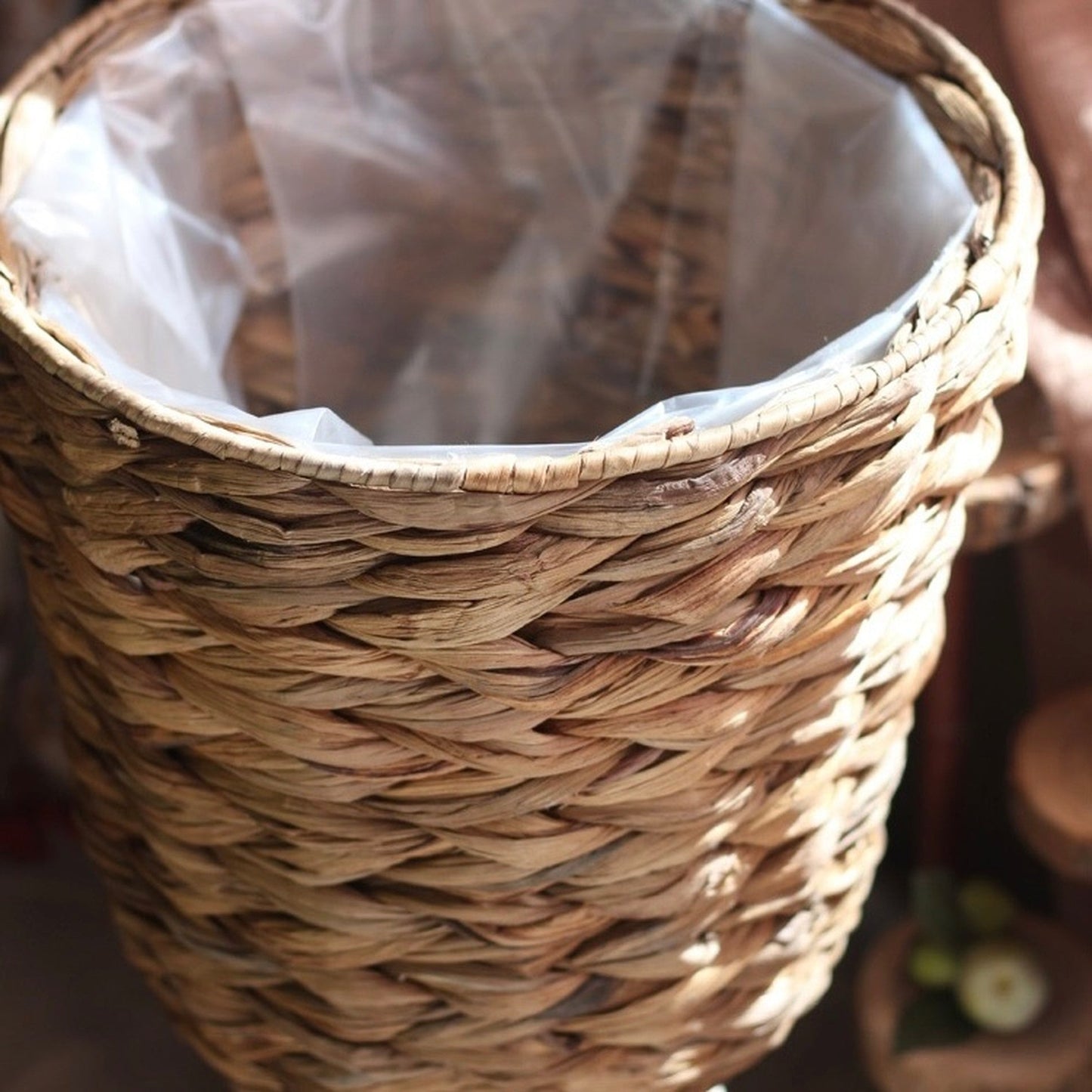 straw wood flower stand