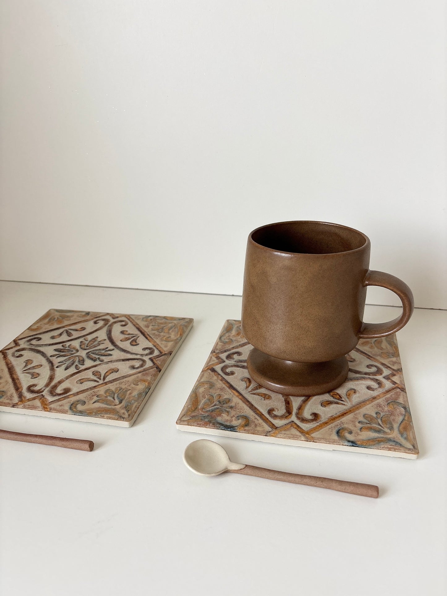 tile pot stand