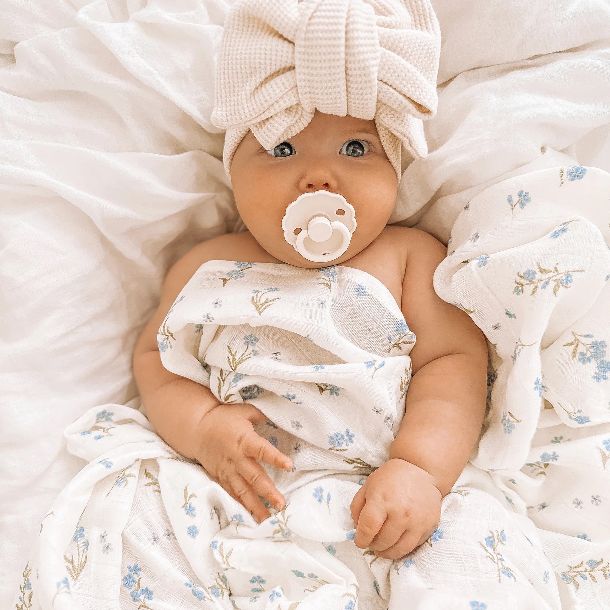 forget-me-not / broderie organic muslin wrap set