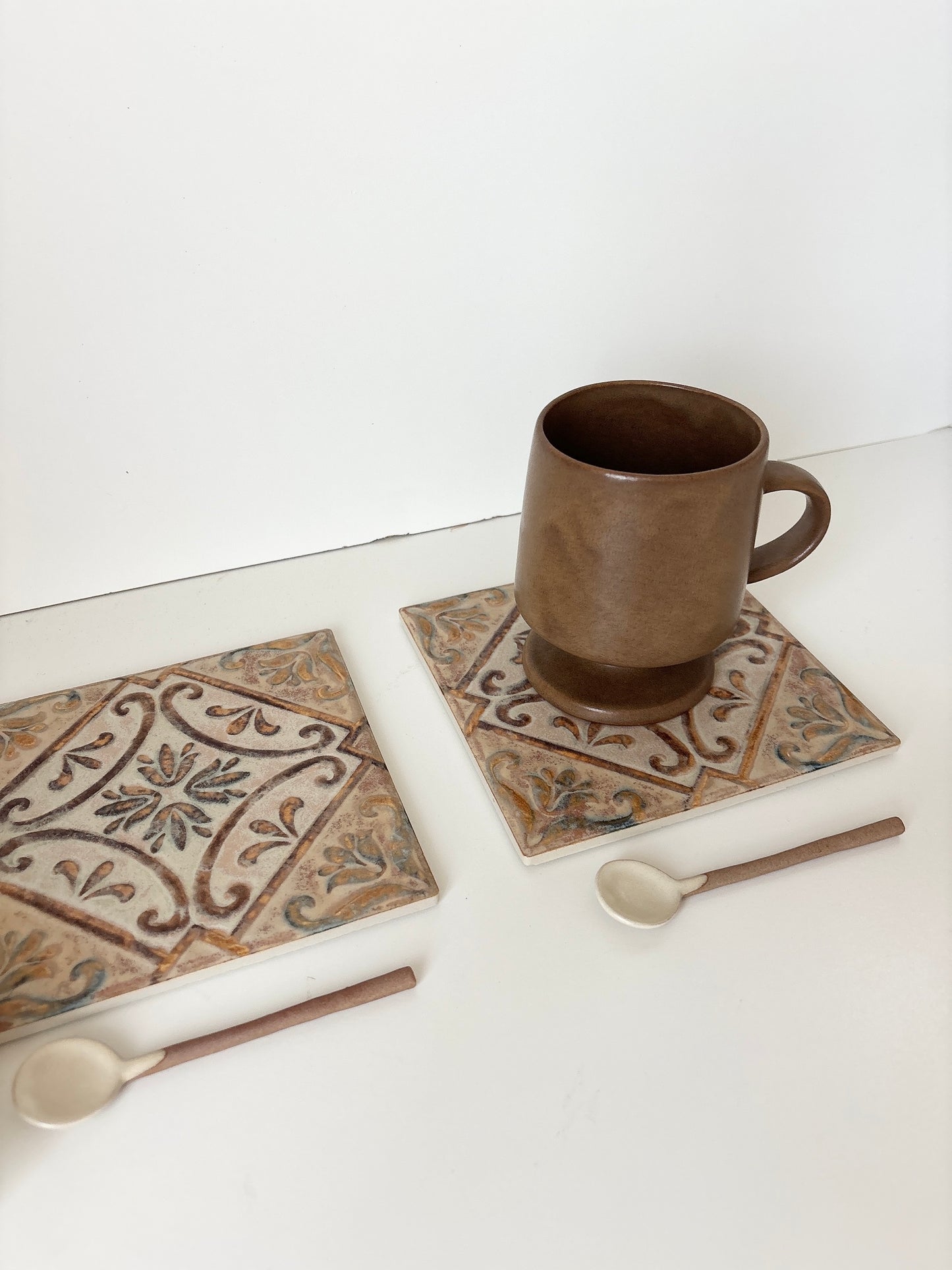 tile pot stand