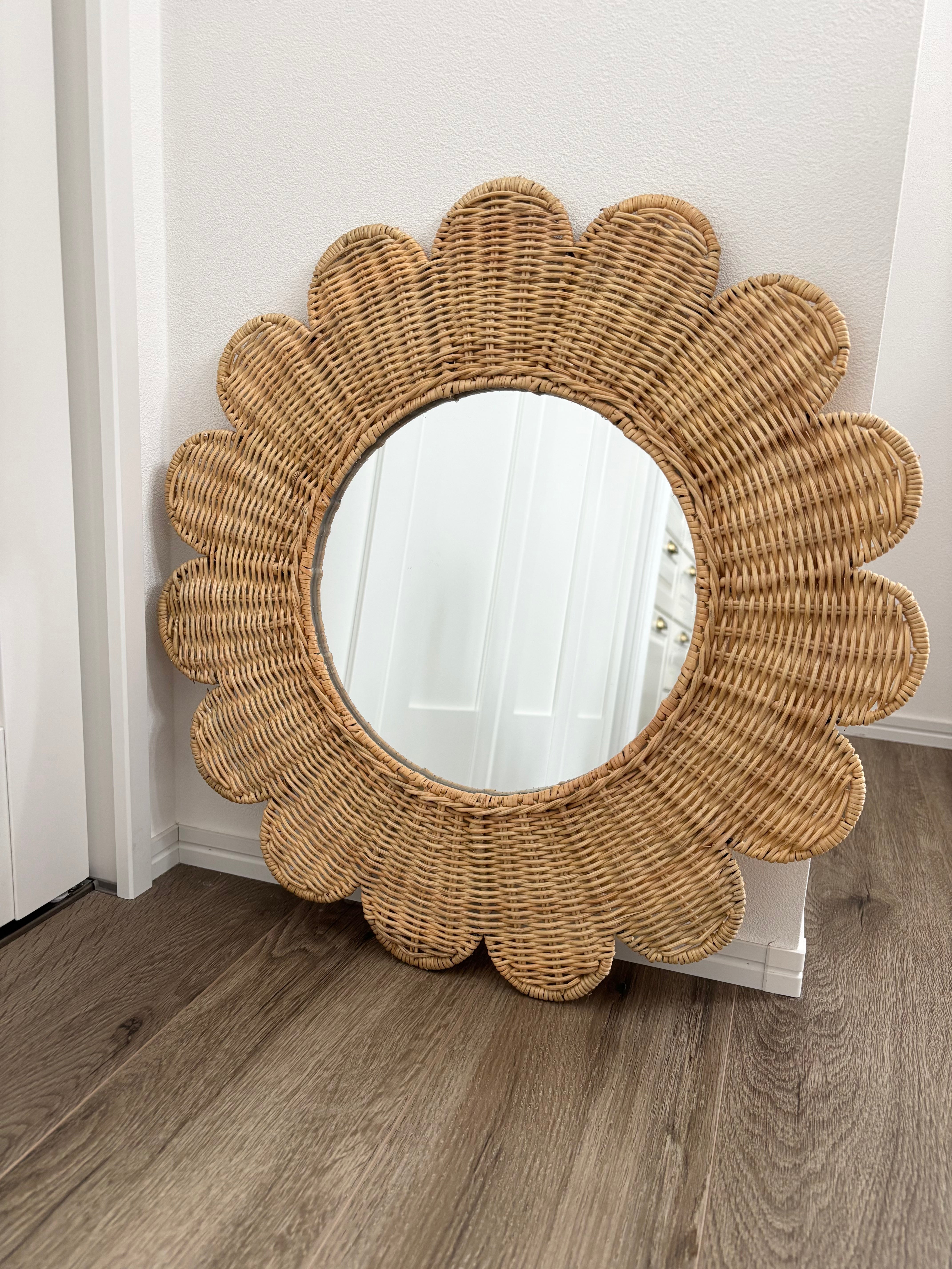 【即納】handwoven bloom rattan mirror