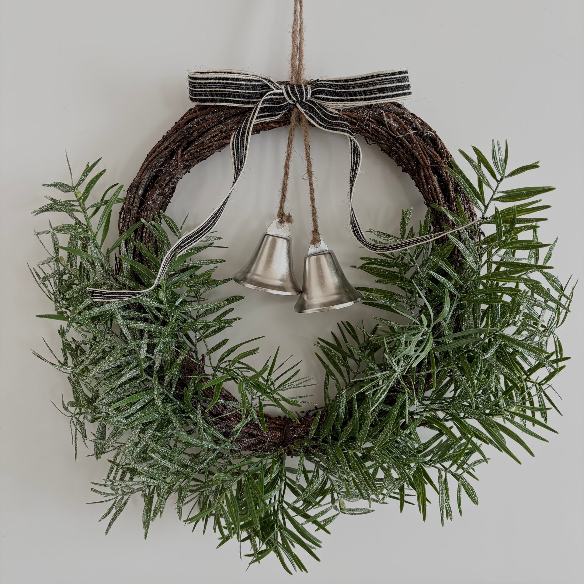 pinecone Christmas wreathe｜Byron Life's
