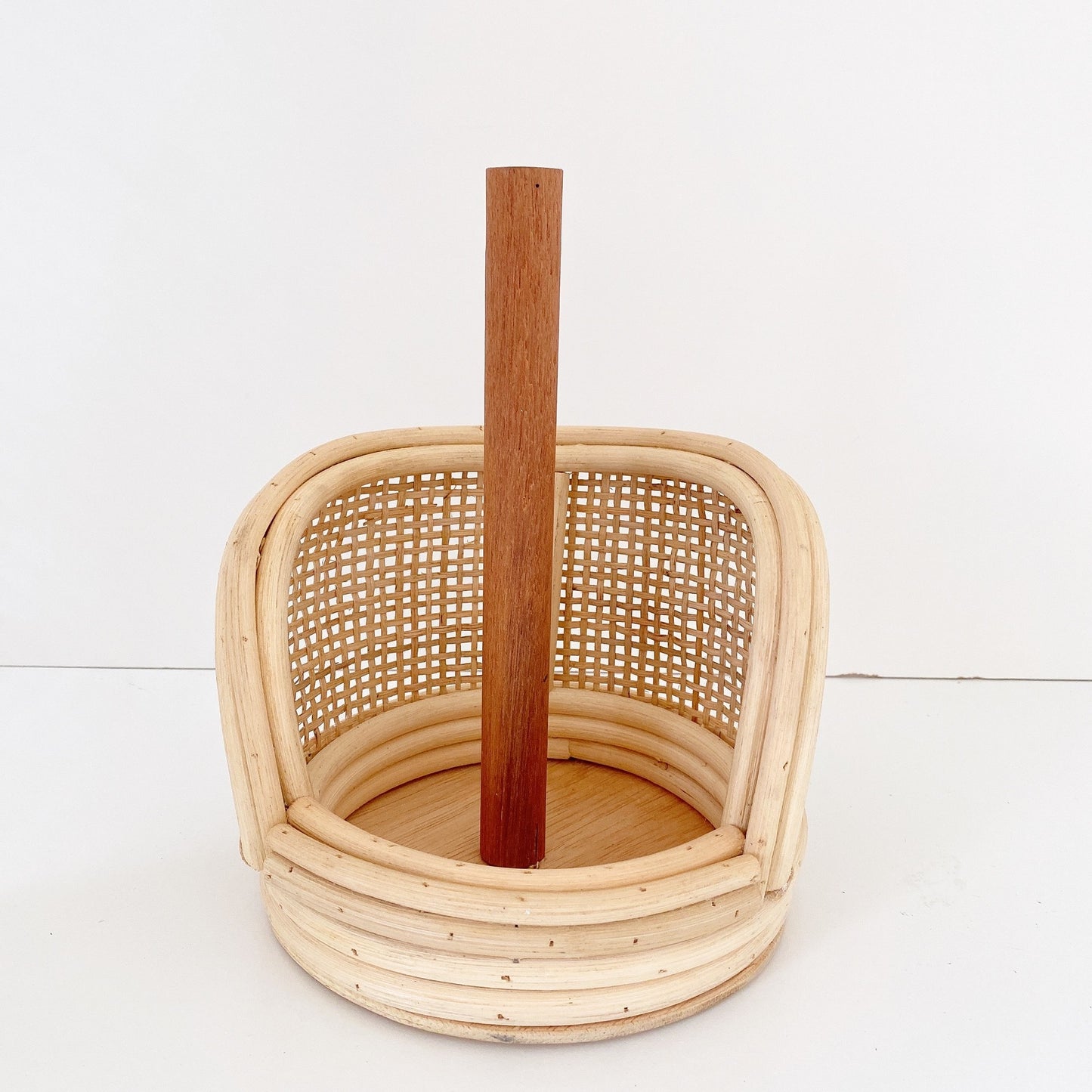 rattan tissue holder