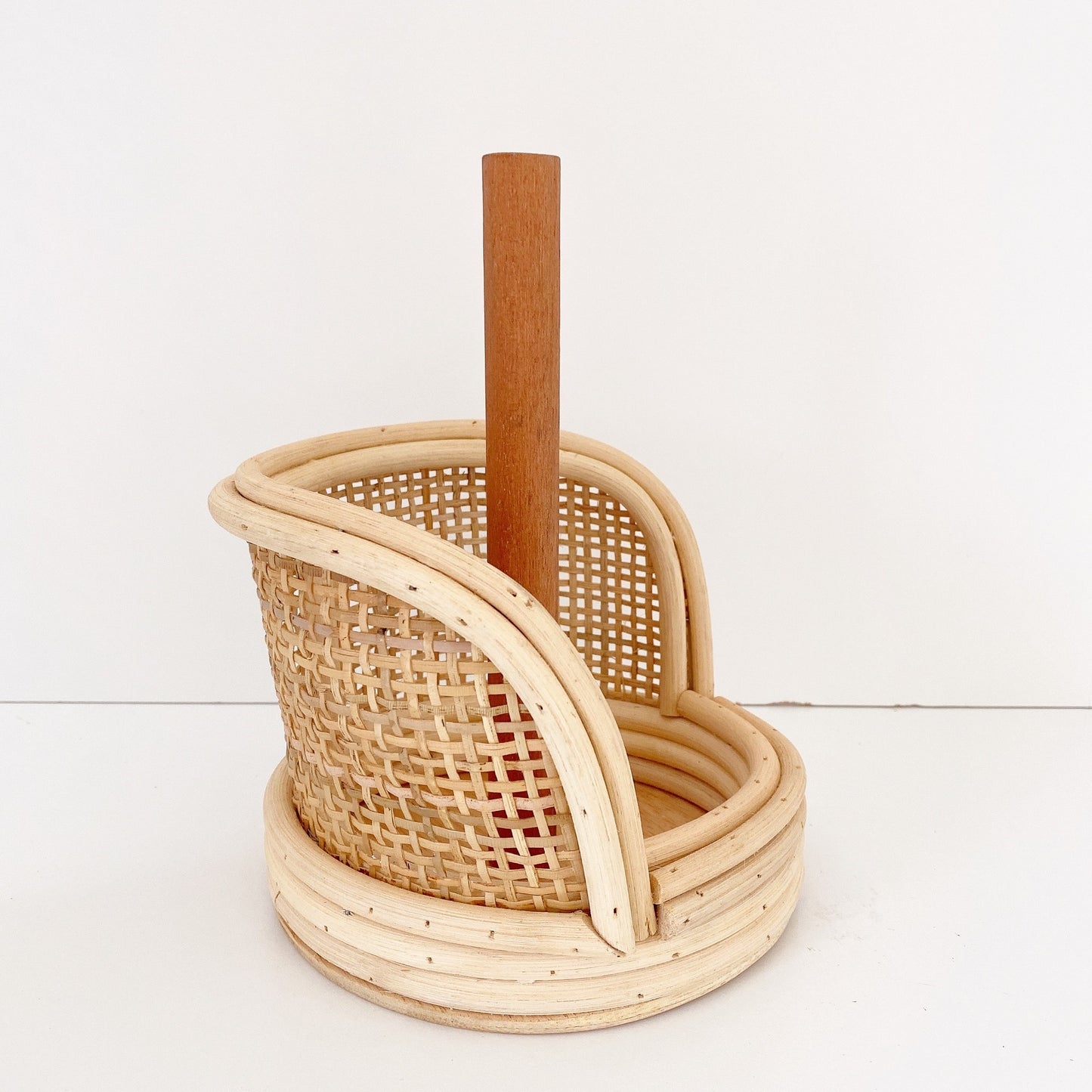 rattan tissue holder