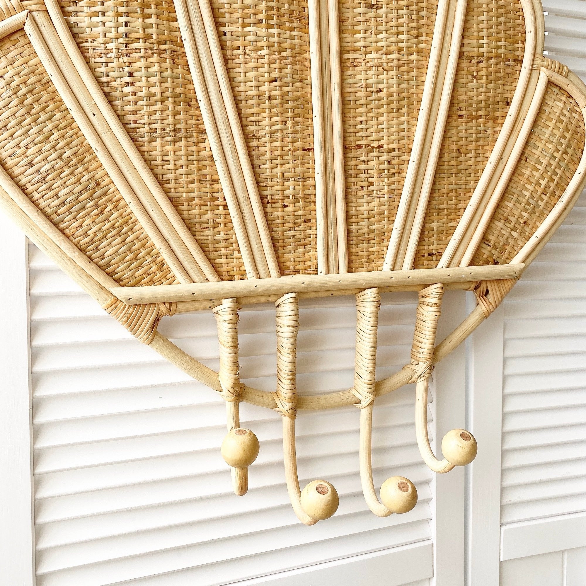 shell rattan hook