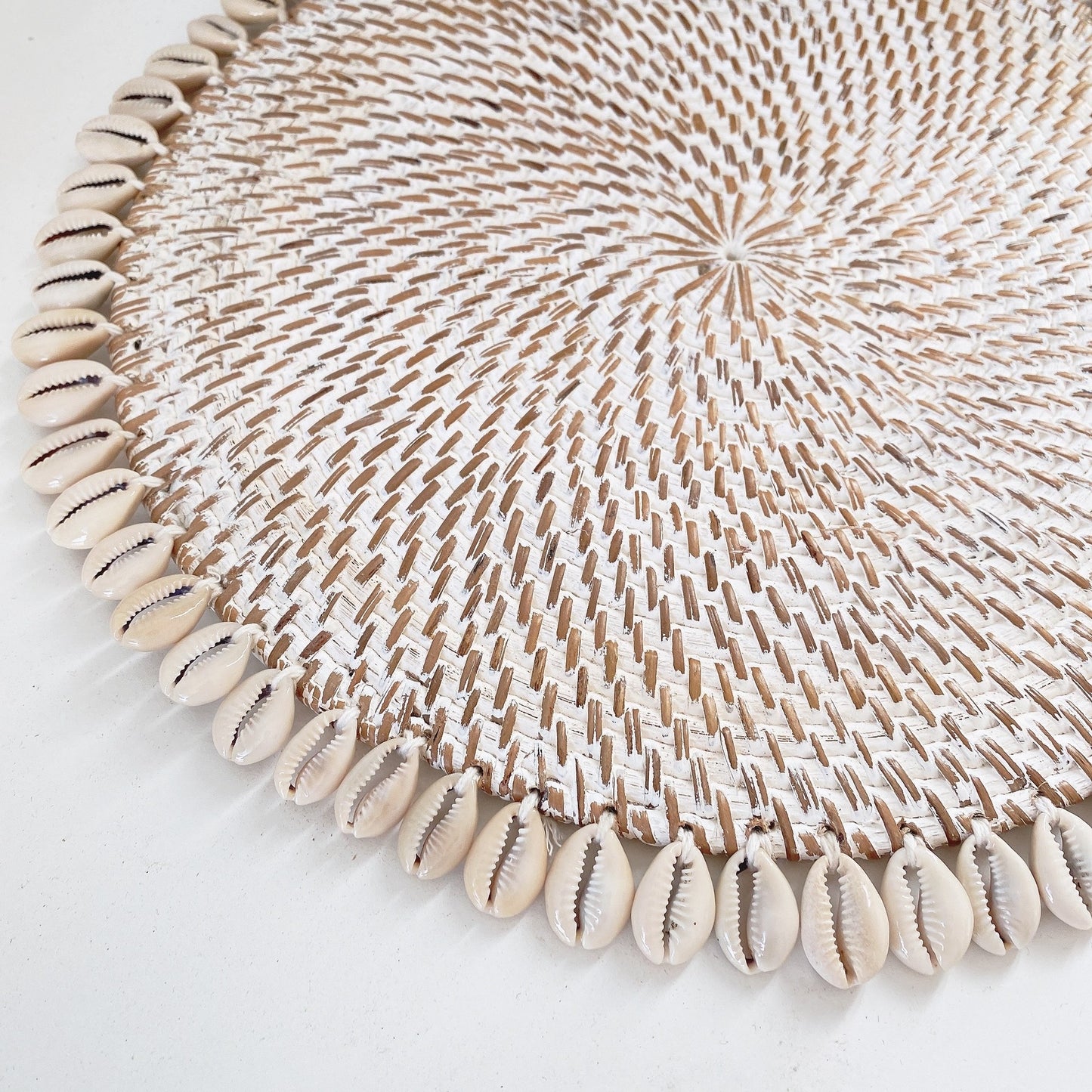 shell round placemat