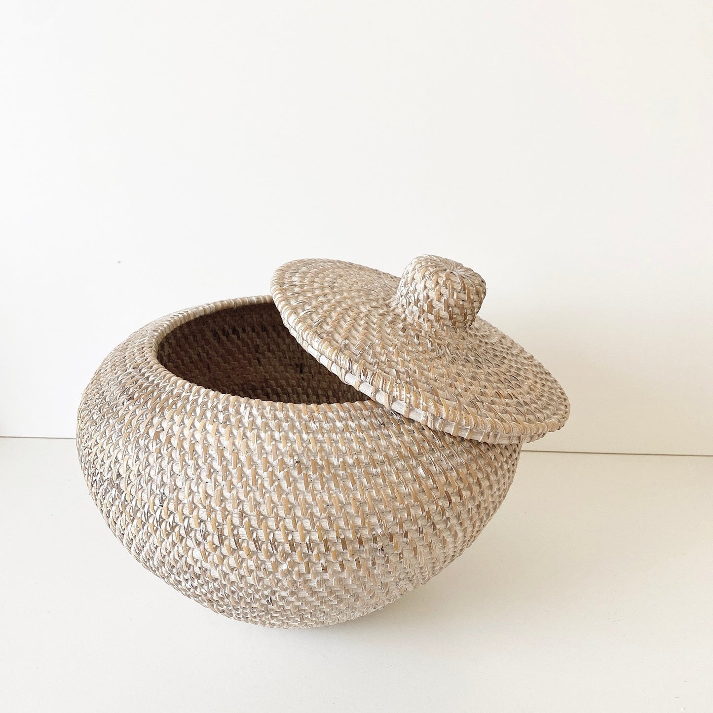 white wash rattan bowl