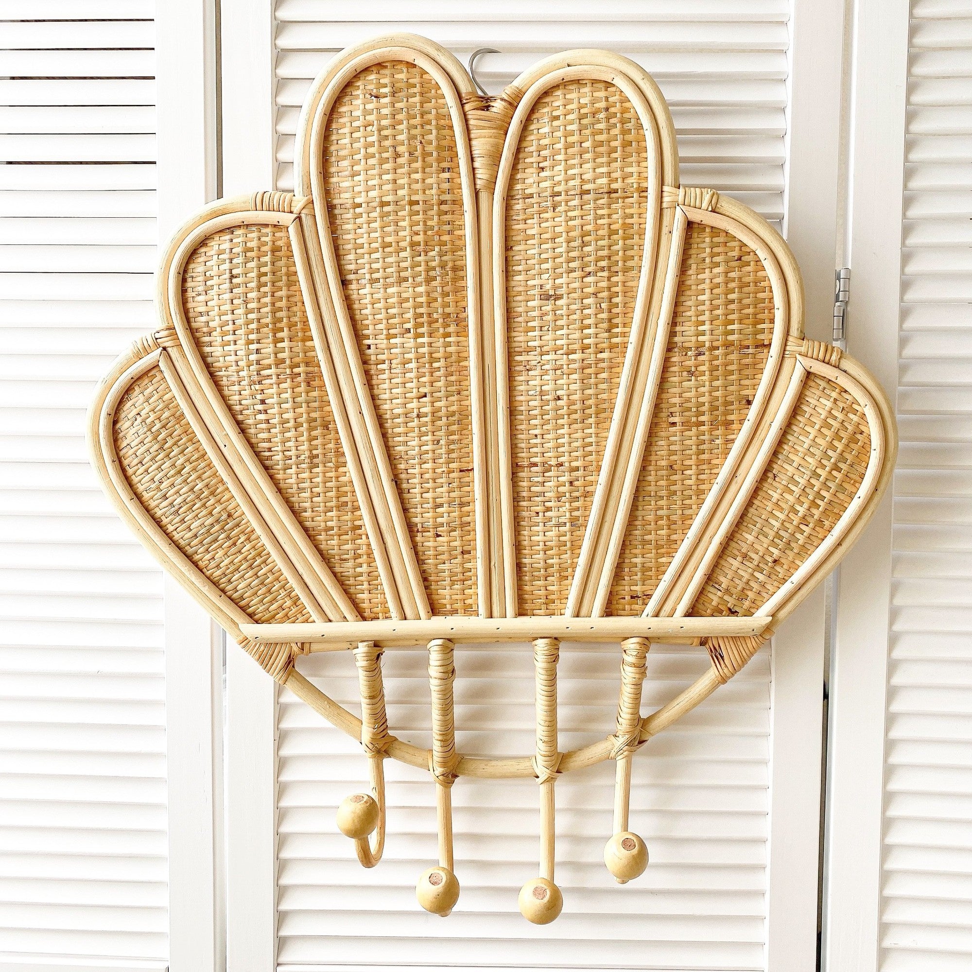 shell rattan hook