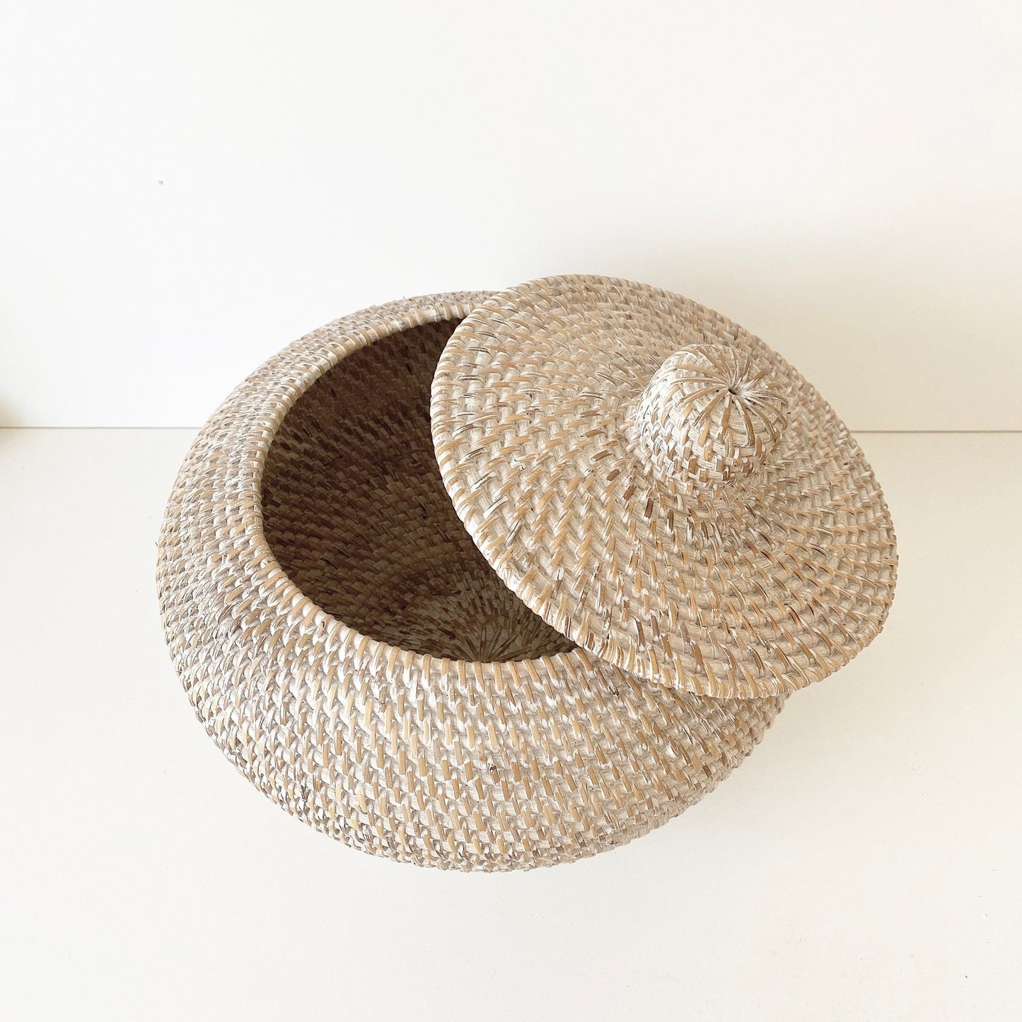 white wash rattan bowl